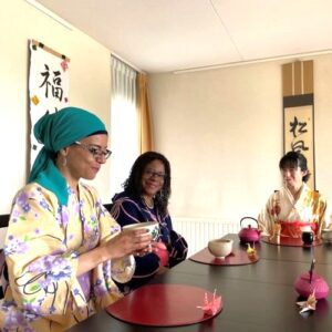 A Japanese cultural workshop is perfect for gifts and special occasions, such as anniversaries and birthday presents, etc. Een Japanse culturele workshop is perfect voor cadeaus en speciale gelegenheden zoals jubilea, verjaardagscadeaus, enz.