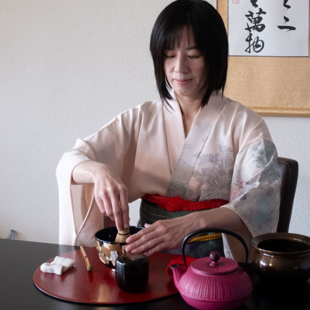 Please savor authentic Japanese tea. Geniet alstublieft van authentieke Japanse thee.